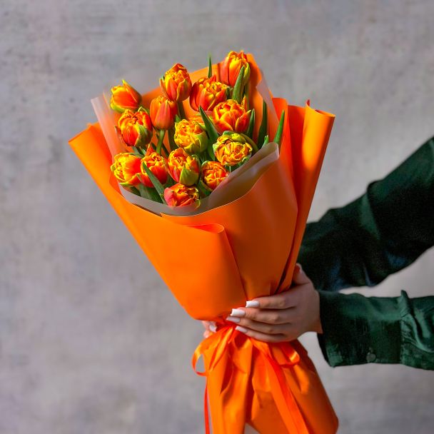 Букет из 15 оранжевых тюльпанов